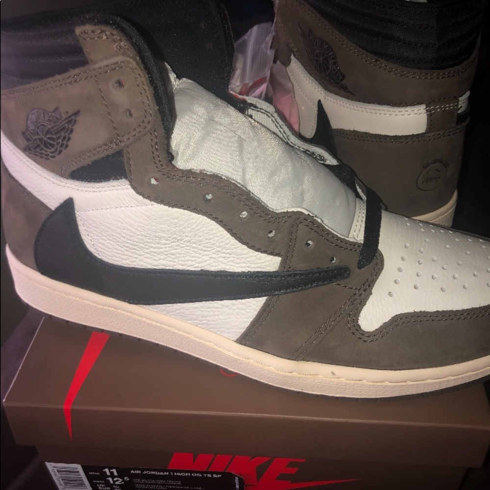 Travis Scott Jordan 1